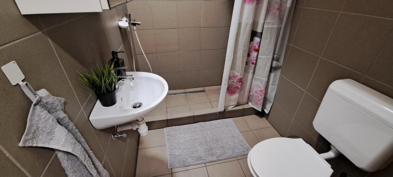 6-Pack Apartment In The Party District Budapest Extérieur photo